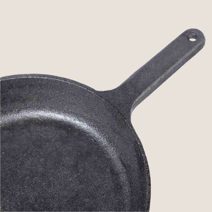 Cast Iron Pan with handle - 25cms