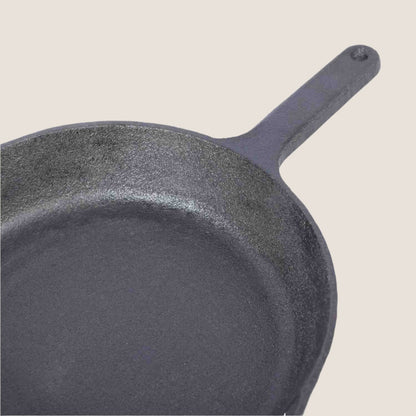 Cast Iron Pan with handle - 25cms